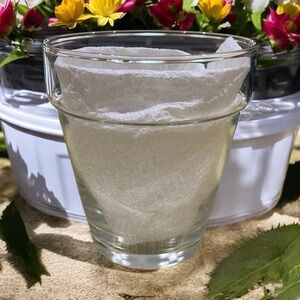 Small planter / flower pot in mint condition. Clear glass